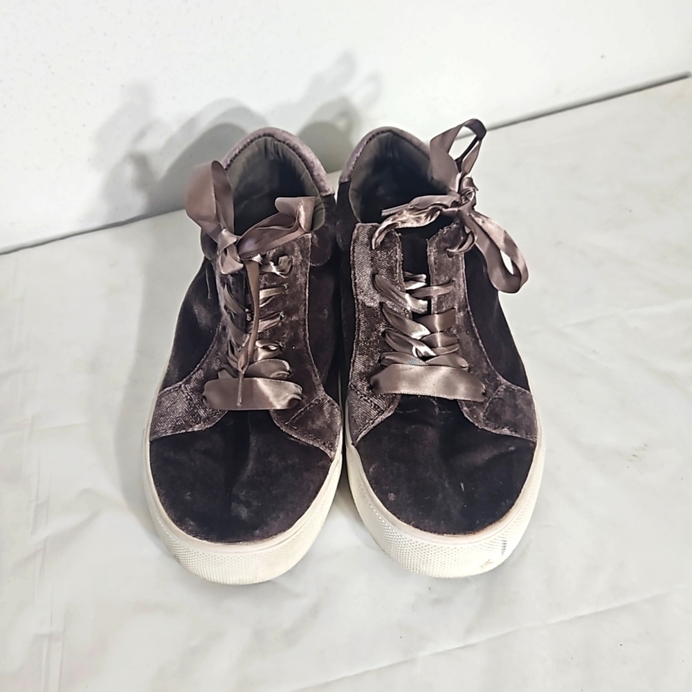 Report Footwear Angel Dusty Tuape Satin Lace up Faux Velvet Fashion Sneakers 10